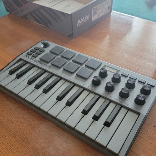 Akai Professional MPK Mini MK3 25-Key MIDI Controller Special Edition Gray - Picture 2 of 2