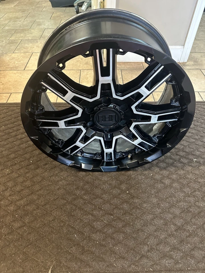 20x9 nível 8 SlingShot preto brilhante com roda frontal usinada 6x135 (deslocamento de 10mm) - Imagem 3 de 4