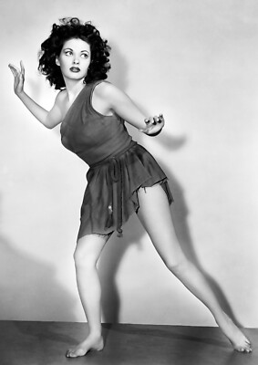 Yvonne De Carlo Monochrome Photo Print 32 (A4 Size-210 x 297mm-8.5'' x 11.75'')