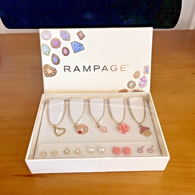 New Rampage Gift Set 5 Necklaces With Matching Earrings Jewelry