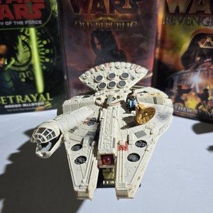 MILLENNIUM FALCON w/ Lando Star Wars Micro Machines Action Fleet 1997