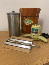 Vtg. White Mountain 4 Qt Quart Ice Cream Freezer Maker  Model 692