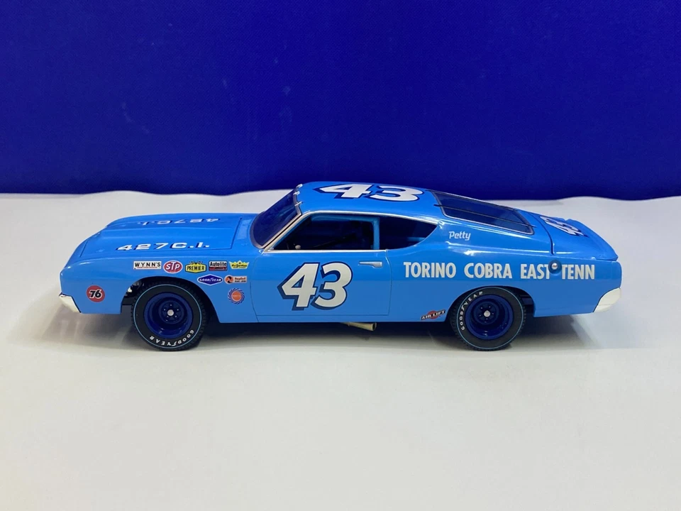 MOTORSPORTS AUTHENTICS 1/24 SCALE 1969 FORD TORINO COBRA SIGNED BY RICHARD PETTY - Image 3 of 4