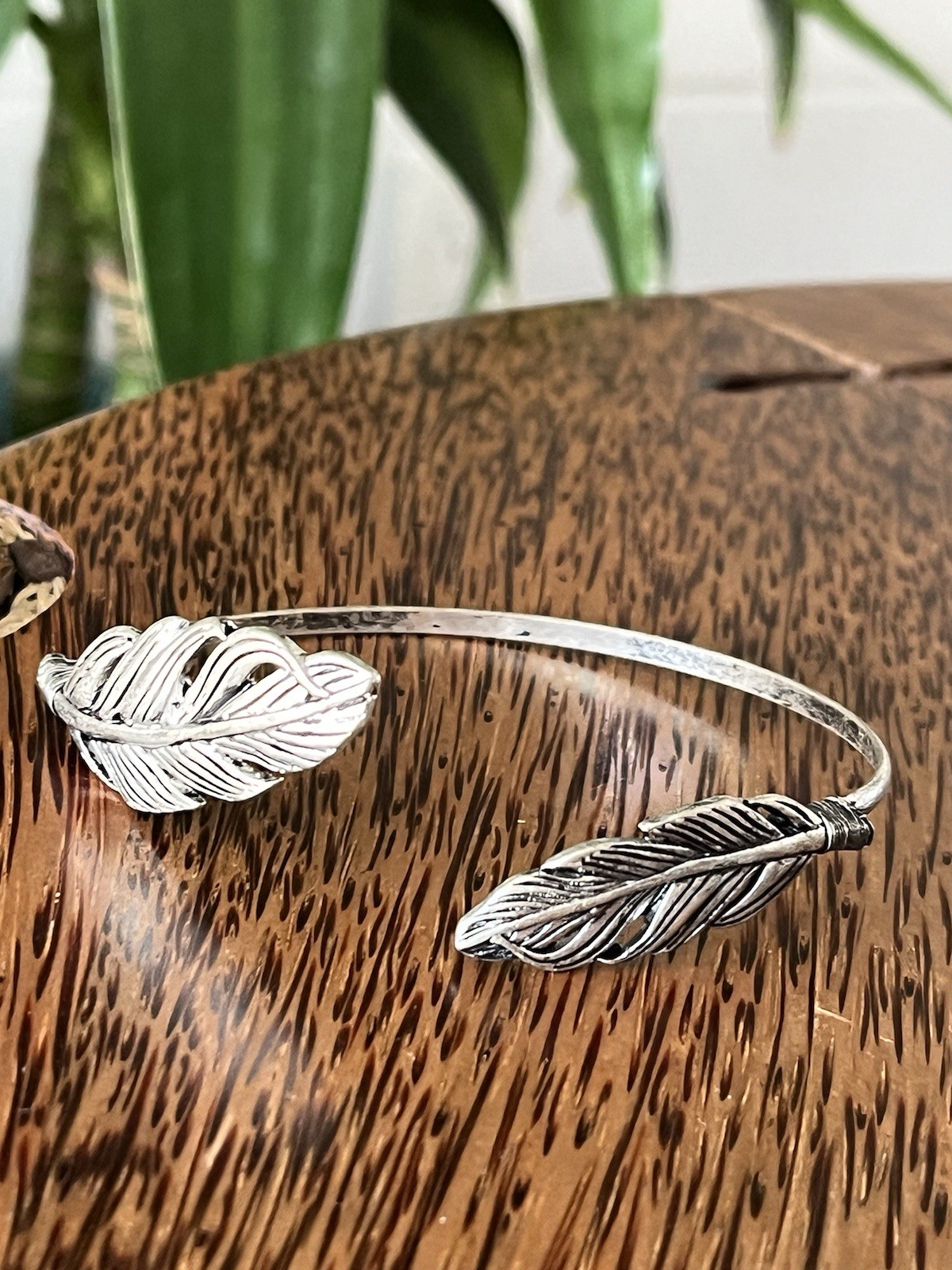 Vintage Silver Tone Leaf Pattern Cuff Bangle Brac… - image 4
