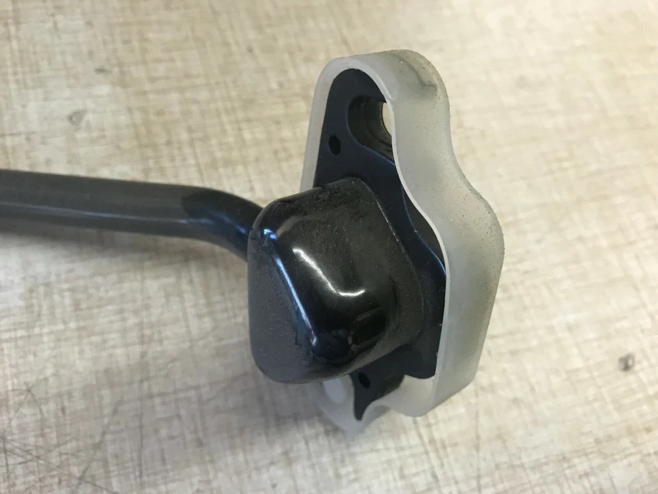 Manguera de descarga Dodge Caravan/Mini Ram Mopar 1984-1986 04773847 Foto 3 de 4