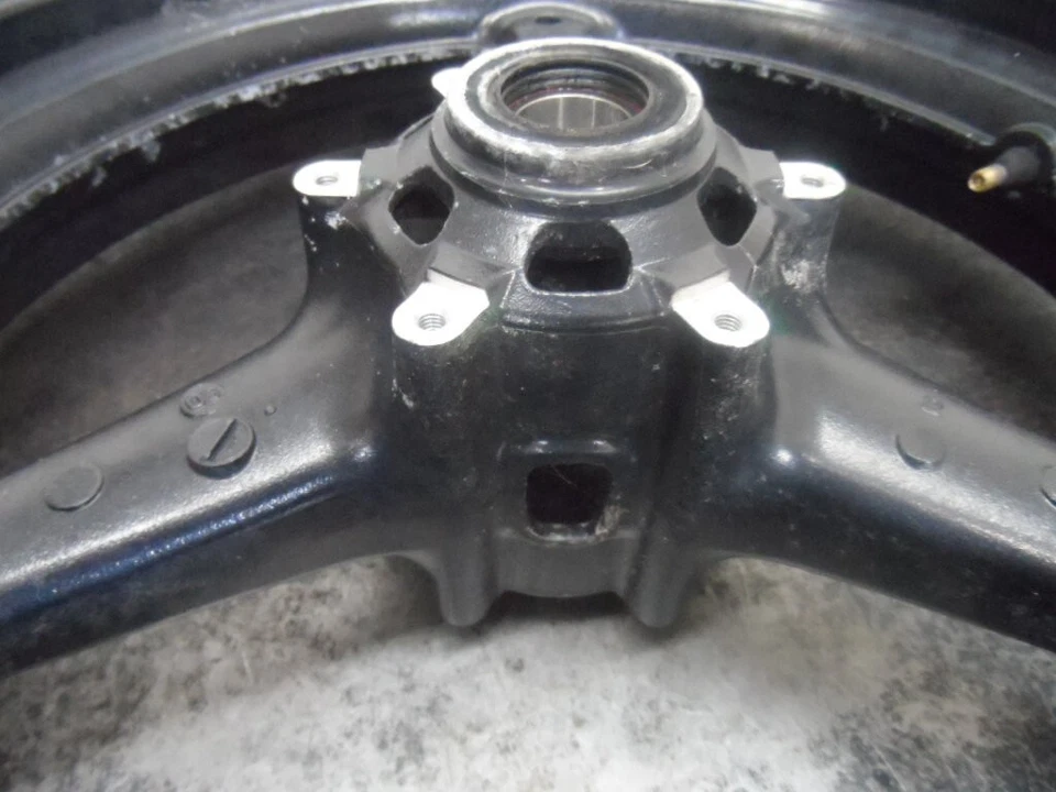 Llanta delantera Honda CBR 1000RR 2008 44650-MFL-610 usada T-33 Foto 3 de 4