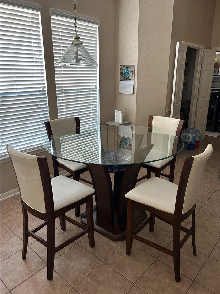 Breakfast table set for 4. Round Glass Table with 4 White Leather Seats - Image 3 of 3