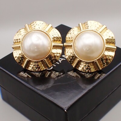 CHANEL Ohrringe Perlenimitat große Knopf 25 Clip-On Gold Vintage 31RL105