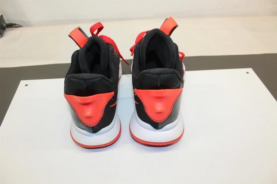 Zapatos de baloncesto vintage Nike Lebron Witness 5 negros y rojos para hombre 8 EE. UU. / 41 EUR Foto 4 de 4