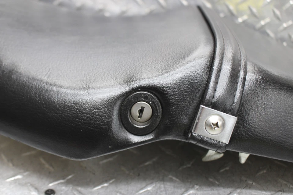 Yamaha FZR1000 1994-1995 asiento delantero sillín con bloqueo de asiento (sin llave) Foto 4 de 4