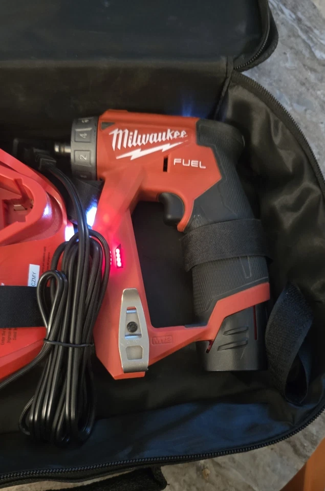 Сумка для дрели-шуруповерта Milwaukee M12 Fuel 4-в-1 аккумулятор 2505-20 Вт - Изображение 4 из 4