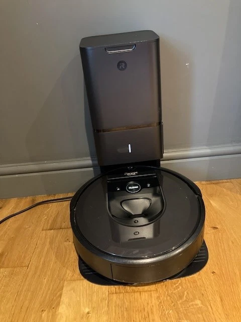 iRobot Roomba i7+ Robot Vacuum & Automatic Empty Clean Base - UK Model