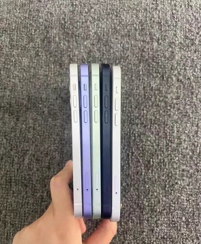 DOBRY Apple iPhone 13 - 128GB / 256 GB - wszystkie kolory Odblokowany (dowolny operator) - Zdjęcie 4 z 5
