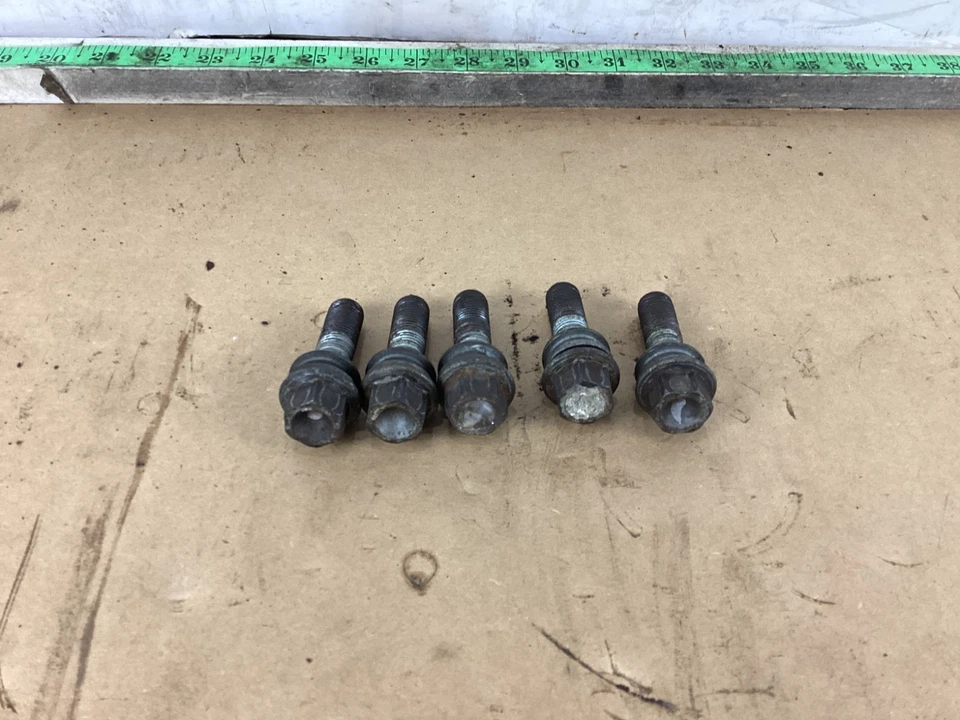 Болты болты зажимной гайки обода колеса Audi Q7 2007-2015 годов выпуска (комплект из 5) от оригинального производителя - Изображение 2 из 3