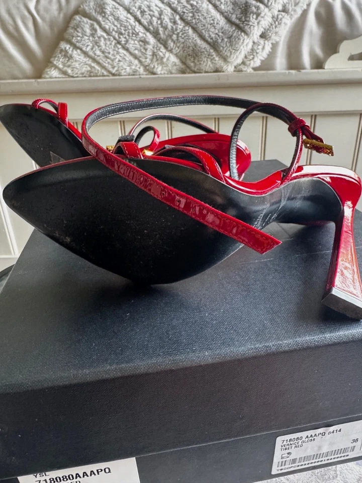 Saint Laurent Vernice Brillo Rojo Tíbet Con Cubo Dorado Foto 4 de 4