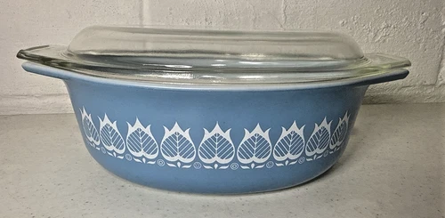 Vtg Pyrex 1.5 Quart BLUE TULIP #043 with LID 943 C 24  READ!