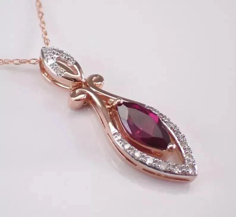 Colgante lágrima rubí rojo creado en laboratorio corte marquesa de 1,80 quilates enchapado en oro rosa de 14 quilates Foto 2 de 4