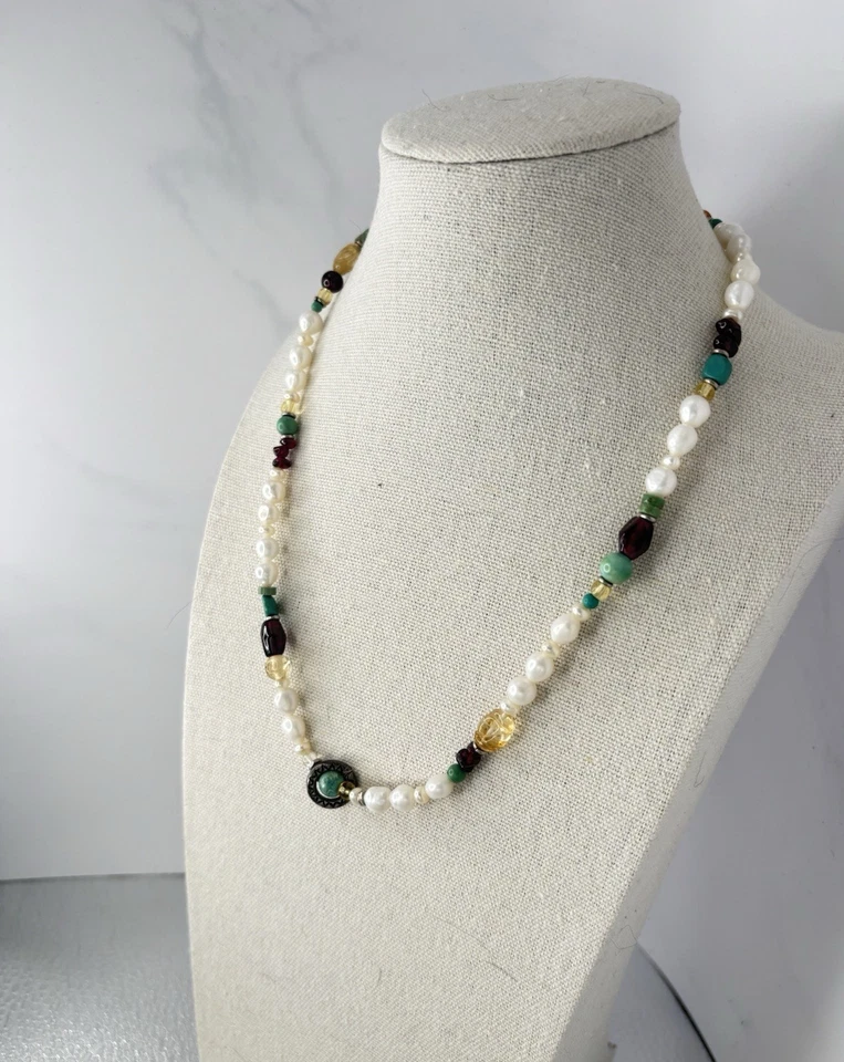 Collar de perlas, piedras preciosas y esterlinas de pájaro peyote Foto 2 de 4