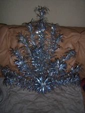 PRETTY VTG RETRO COLLECTOR'S "THE HOLIDAY" SILVER FOREST ALUMINUM WALL TREE #6