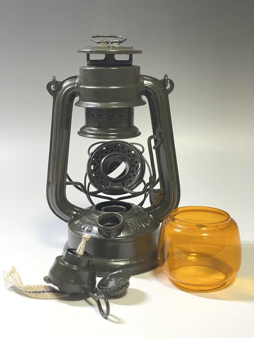 Feuerhand 175 Feuerhand lantern yellow sea squirt military paint repaint l24 Feuerhand 175 Feuerhand lantern yellow sea squirt military paint repaint l24