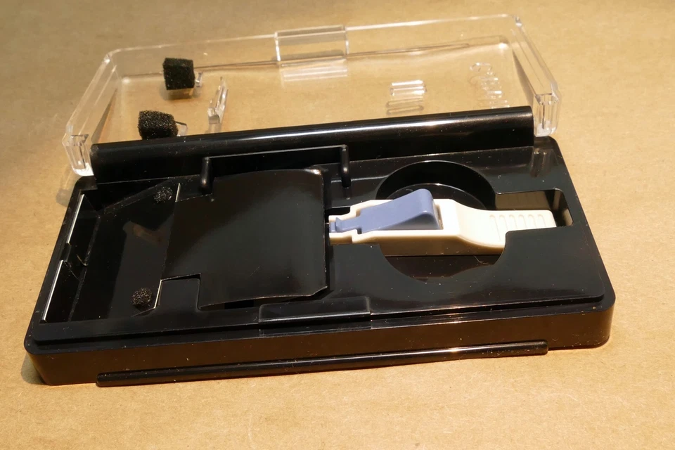 Canon Empty  Plastic Case for focusing screen w/ tweezers system EOS - Image 4 of 4