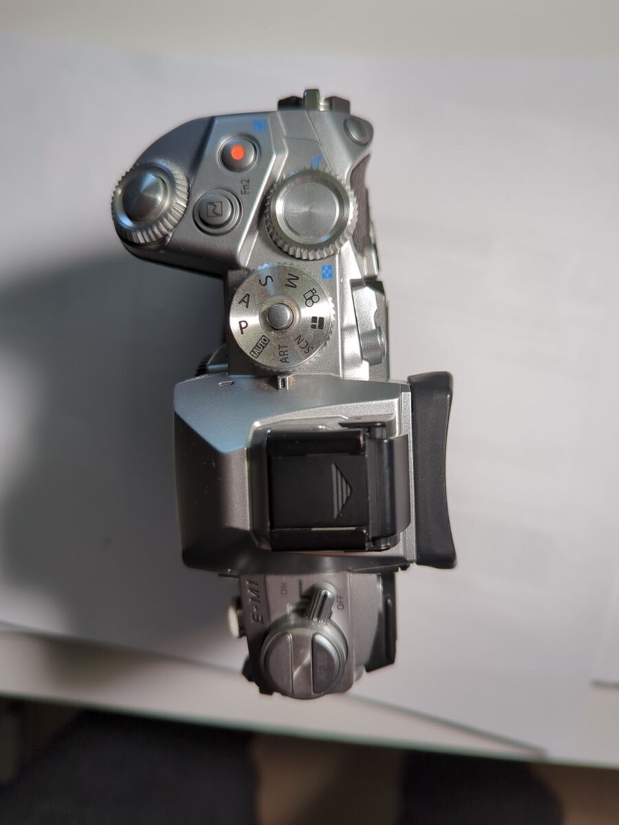 Olympus OM-D E-M1 Mirrorless Digital Camera with 16MP Silver Olympus OM-D E-M1 Mirrorless Digital Camera with 16MP Silver