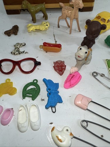 CHARMS KONVOLUT Kunststoff Vintage 60er Jahre Cease Box Nachlass Fund - Bild 10 von 19