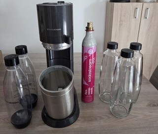 SodaStream DUO Titan 5 Flaschen 2x Reservezylinder und Flaschenhalter