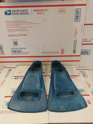 Zoomers Blue Swimming Fins/Flippers Size D Women Size 6-8   Men 5-7 