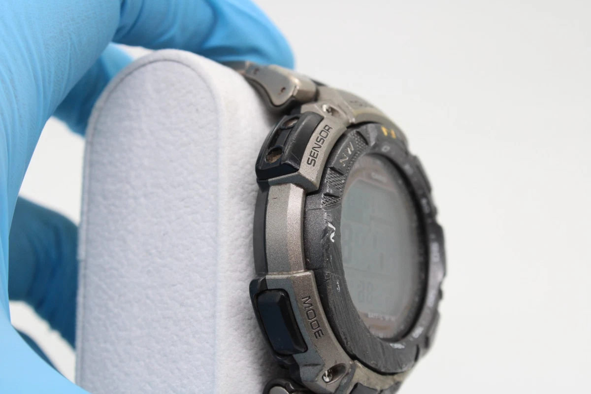 Casio Pathfinder PAG-240T Titanio Triple Sensor Resistente Solar Funciona Funciona Cargado