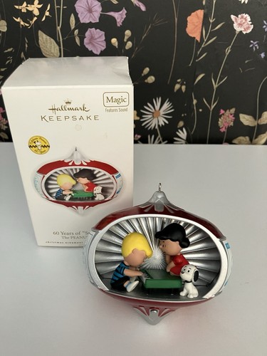 Hallmark Keepsake Ornament 60 Years of "Suite-ness" The Peanuts Gang Snoopy