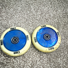 Lovot Skateboard Wheels Set of 4 with Bearings, Blue Centre & White Outer