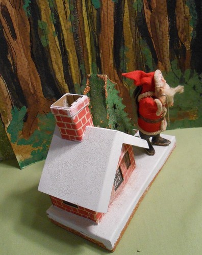 Japan Santa next to House that Lights Up - Clay Face - Picture 3 of 5