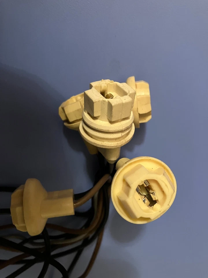 ASSORTMENT SIDE MARKER LIGHT SOCKETS 5 PCS - Image 2 of 2