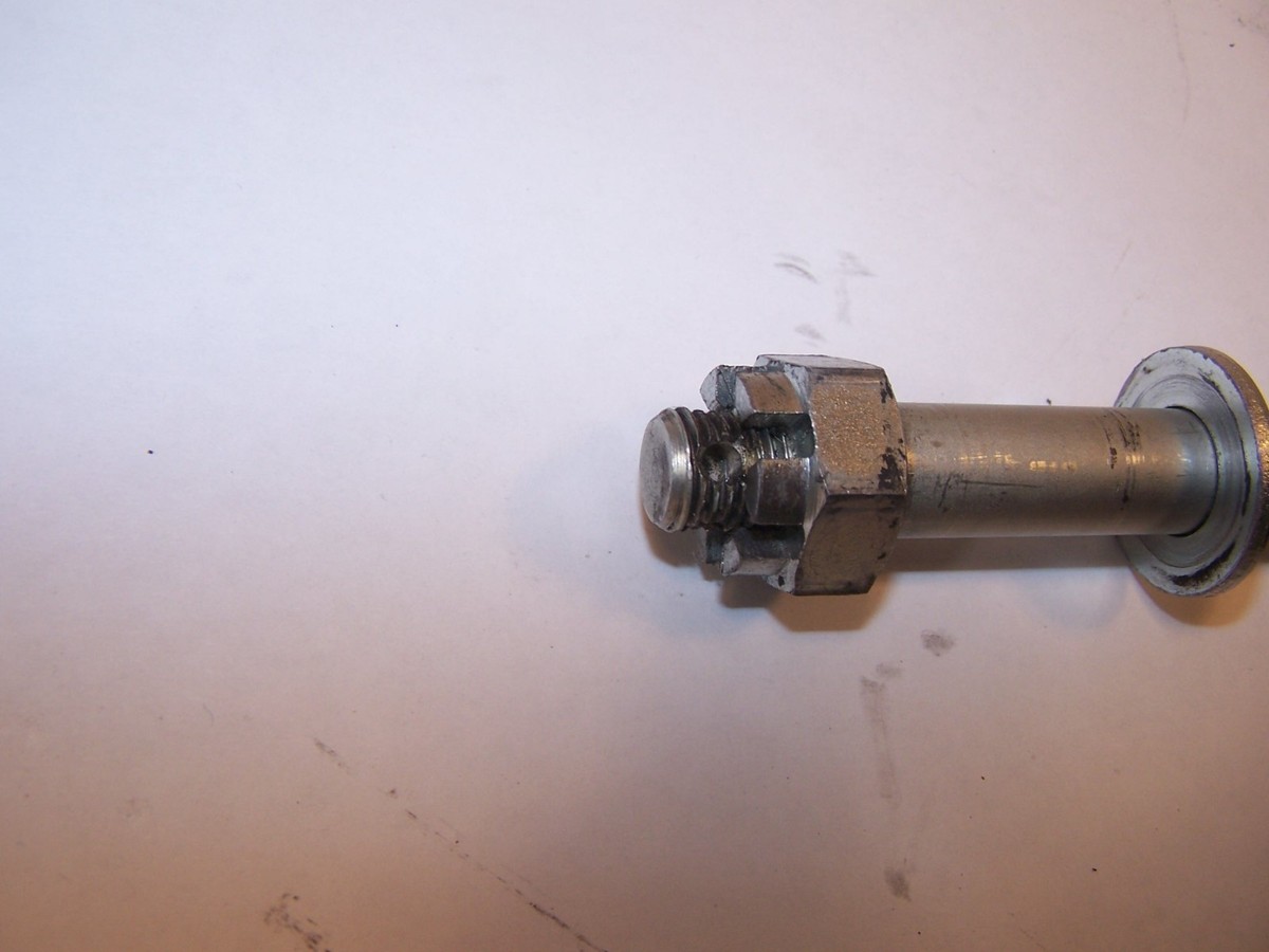 KAWASAKI BN125 REAR WHEEL AXLE 41068-1392 BN 125 ELIMINATOR