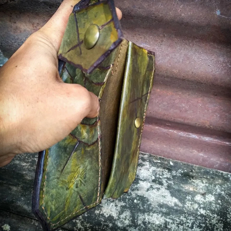 Cartera Larga Tallada Vikinga, Cartera de Cuero Motociclista, Cartera Motor Mecánica Foto 4 de 4