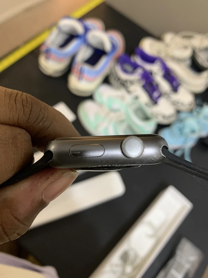 Apple Watch 1st Generation Space Grey Black Band 42mm For Parts ONLY - Image 4 of 4