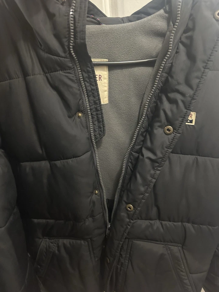 Hollister Black Puffer Jacket - Medium -  Great Condition - Image 3 of 4