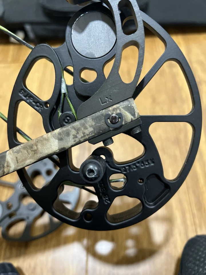 Mathews LX Solo Cam Compound Bow RH 29” Draw 70lb w/ Accessories – Ready to Hunt - Image 3 of 4