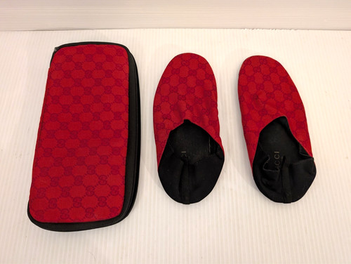 Authentic Gucci Travel Red G Logo Slippers with zipper pouch sz 38 EU / 8 US
