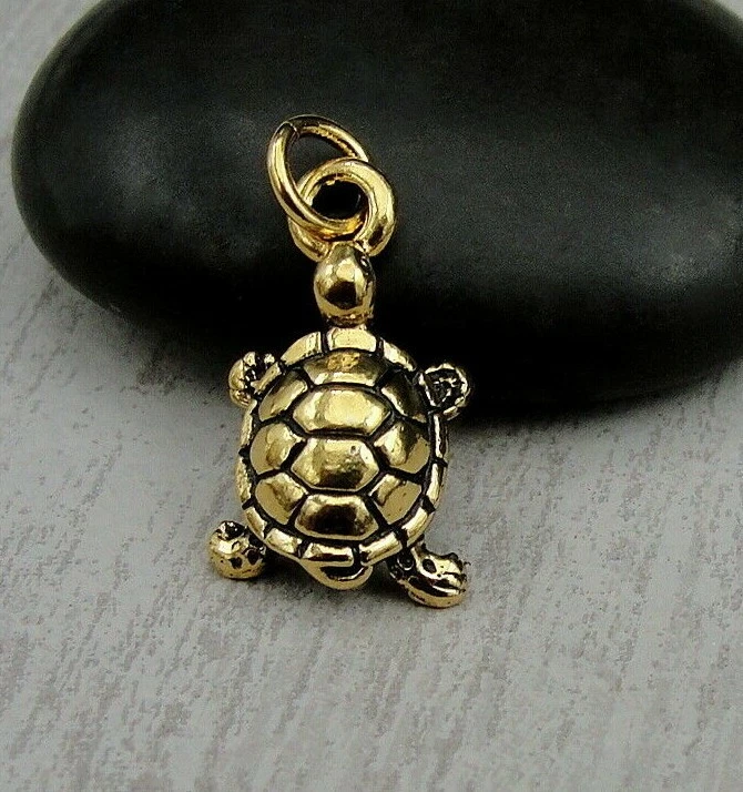 Tortoise pendant hotsell in gold