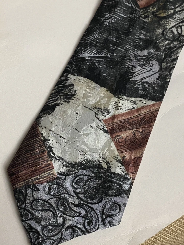 Corbata Bugle Boy Para Hombre Poliéster Plateada Marrón Paisley Grunge Abstracta Foto 2 de 4