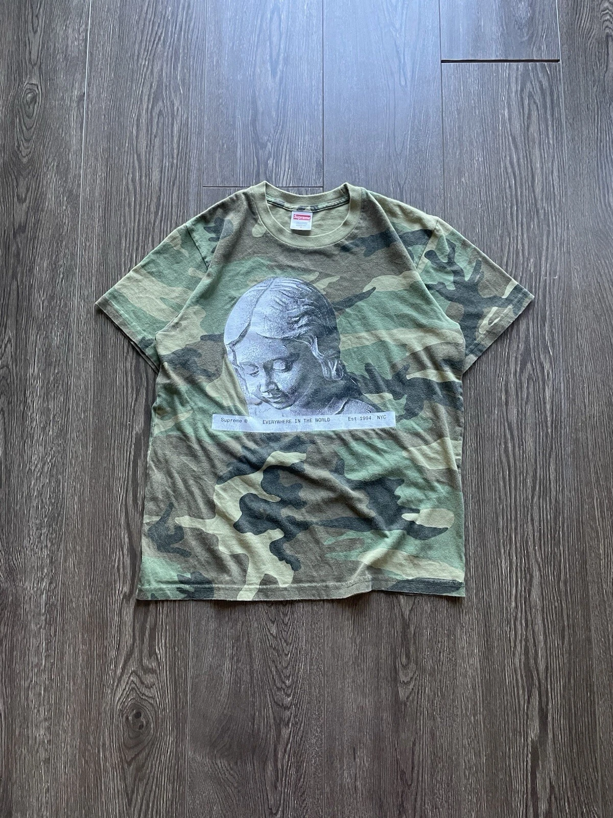 T shirt homme Supreme Everywhere in the World camouflage vert marron petit