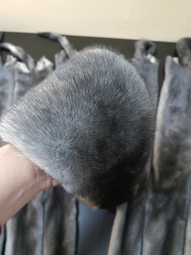 Blue iris mink pelts - Picture 9 of 10
