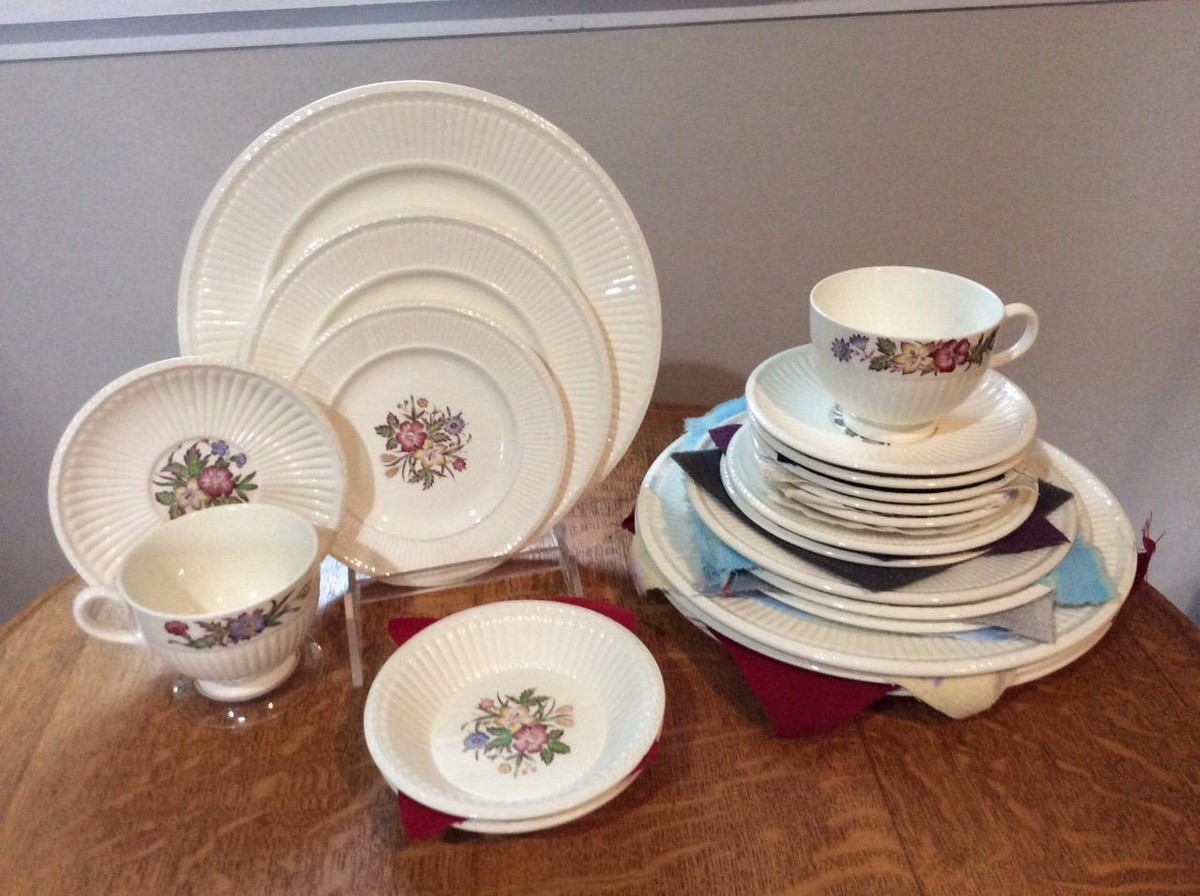 Wedgwood Cavalier Edme creamware TWENTY-ONE pieces TK422 ca. 1944