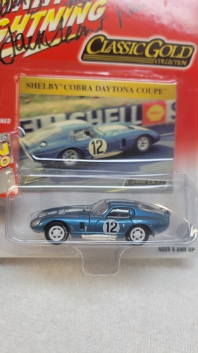 1:64 Shelby Cobra Daytona Coupé firmato da Grant, Bondurant, Sears e Phil Hill - Foto 2 di 4