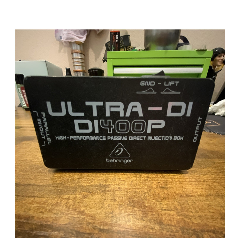 Behringer Ultra-DI DI400P Passive Direct Injection (DI) Box High-Performance