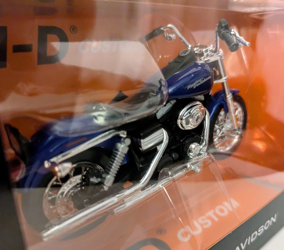 Maisto Harley Davidson 2006 Dyna Street Bob серия 44 1:18 литая - Изображение 3 из 4