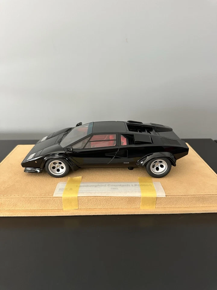 Lamborghini Countash 5000S maquillaje 1/18 en negro Foto 3 de 4