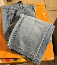 Light Wash Denim Capris 32x23 10” Rise Pockets No Stretch Size 10 Jeanstar